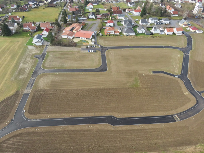 Luftbild vom erschlossenen Neubaugebiet PFaffenkreuz. Noch sind keine Gebäude zu sehen