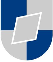 Das Wappen der Gemeinde Schwendi in Grau und Blau.